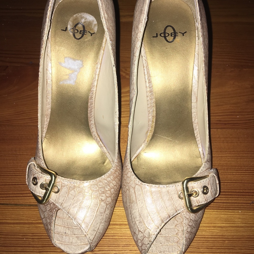 Size 6: Joey O Brown heels👠